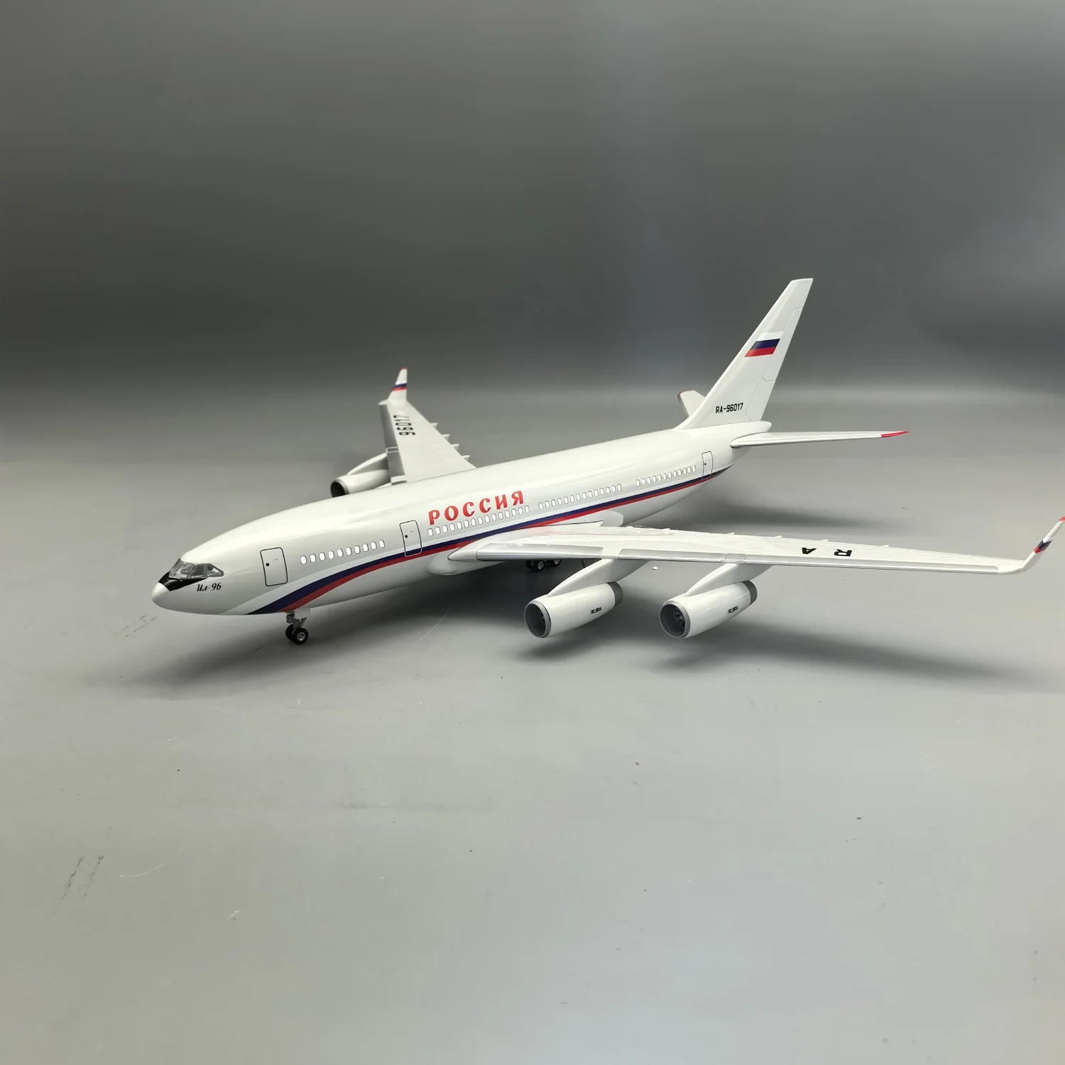 1/120 Scale Airplane Model Russian Air Force One 46cm Resin Aircraft Il-96-300 with Landing Gear Wheels Light