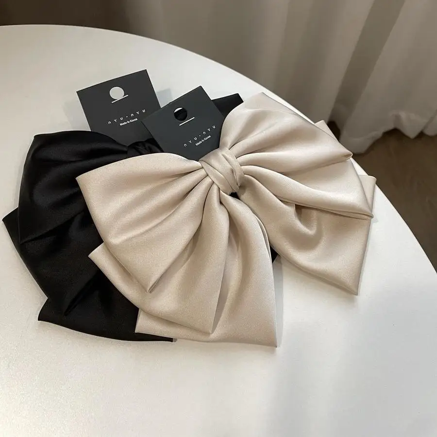 Band-Feder-Clip, Haarspange, großer Stoff, dreilagige Schleife, Haar-Accessoire für Frauen – Detail 9