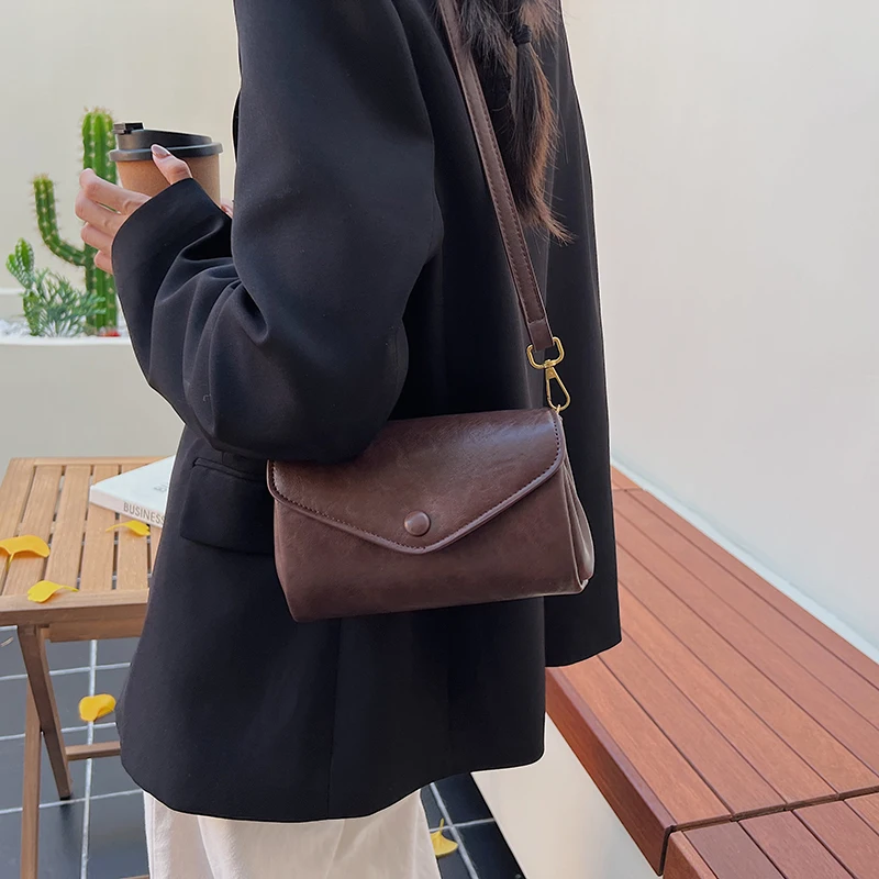 

Elegant Classic Shoulder Bag For Ladies - Women's Leather Handbag By Famous Designer Luxury Brand