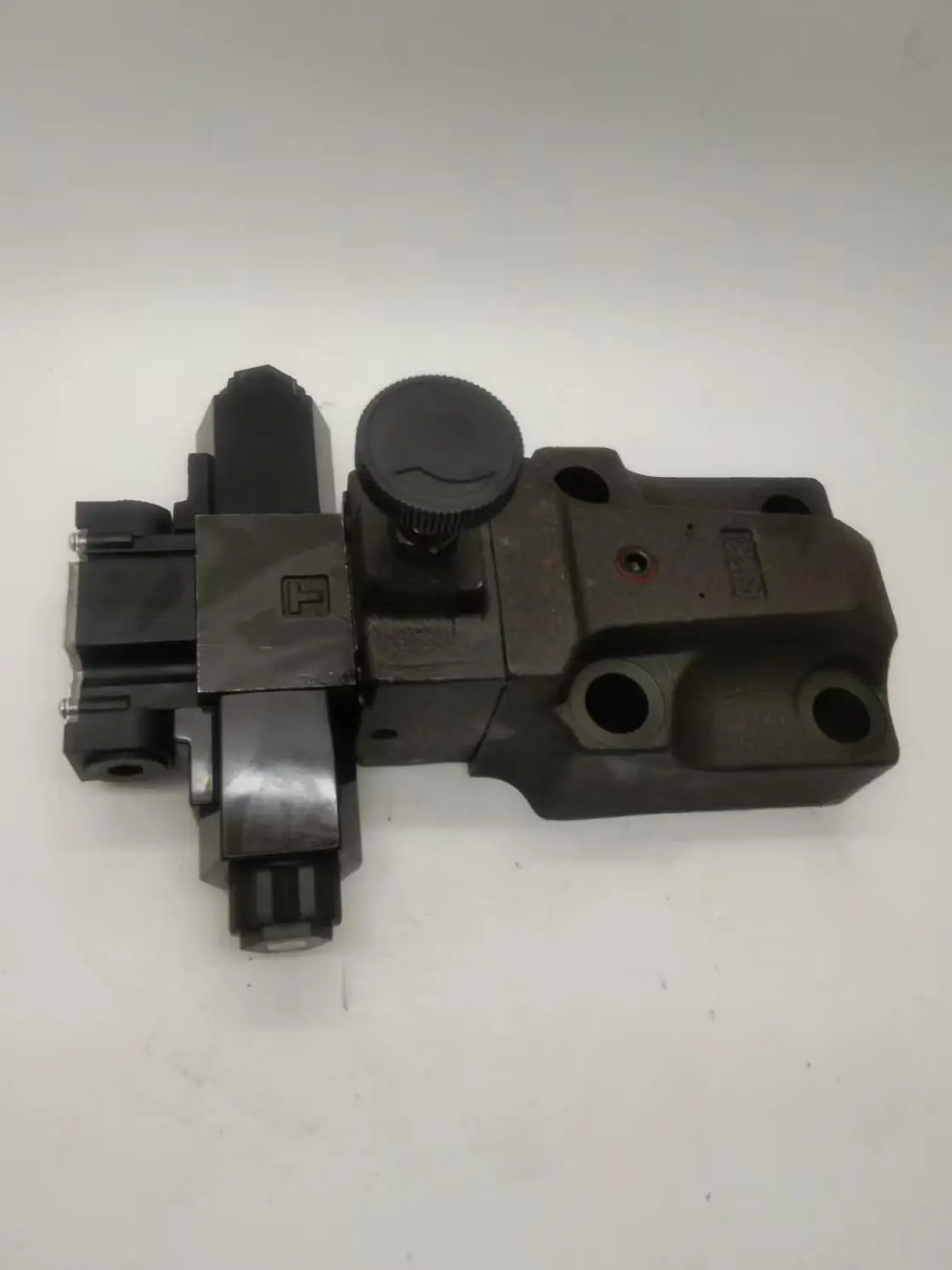 BSG-03-2B3B-D24-48 Electromagnetic Overflow Valve BSG BSG-03 BST-03 BSG-06 BSG-03 Solenoid Controlled Relief Valve OEM view 4