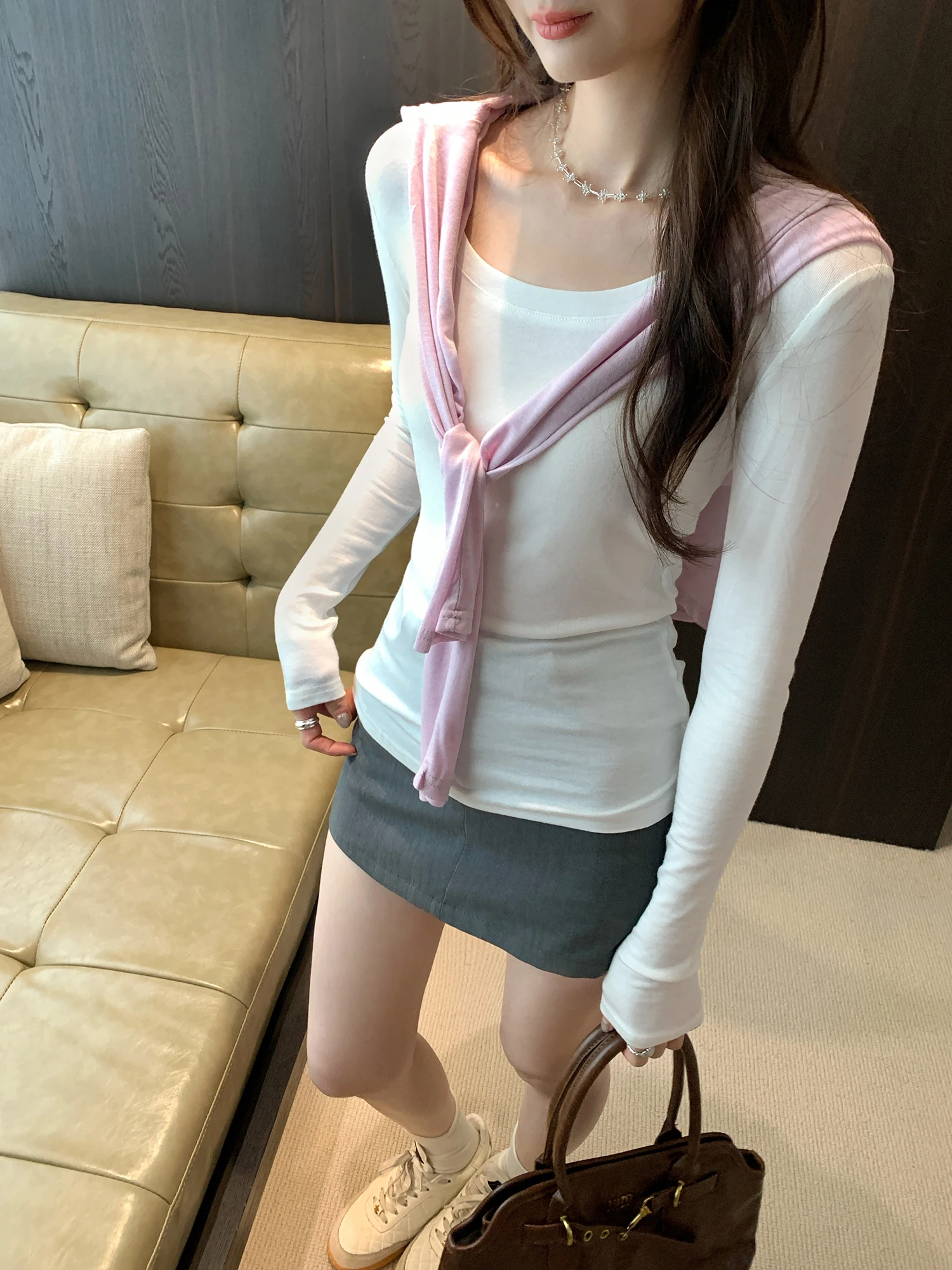 

Lace Layering Shirt Women's Early Autumn 2026 New Thin Long Sleeve T-shirt Top Korean Style Standard Fit Commute Fashion