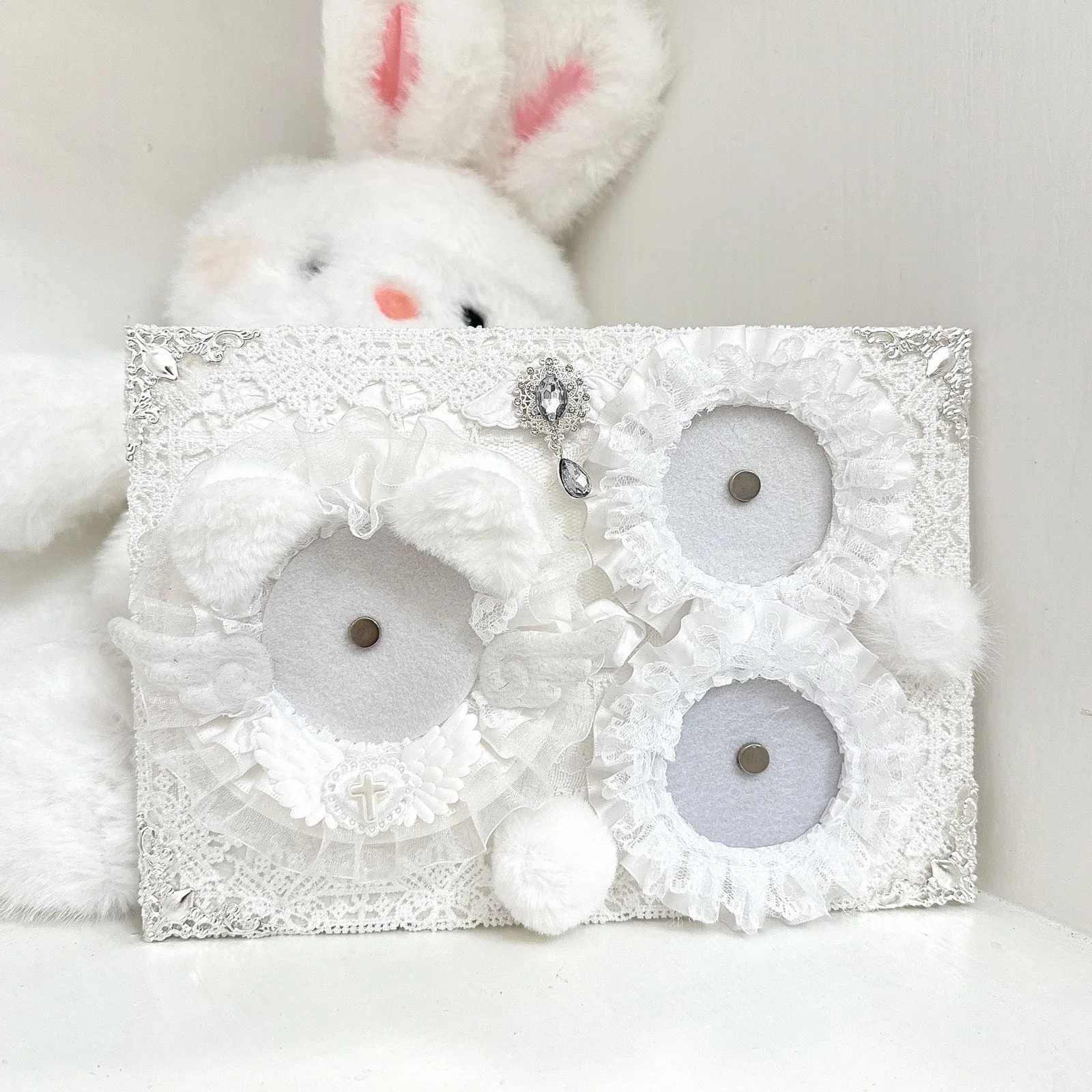 

Белая вставка для итабэга с кружевным бантом, держатель для значков, доска для демонстрации фотографий айдолов, защитная панель для прозрачной сумки