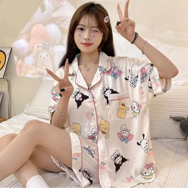 

Sanrio Kit Girl Сексуальная футболка из ледяного шелка Шорты Пижамный костюм Kawaii My Melody Аниме Мода Летняя студенческая одежда с лацканами для отдыха Новая