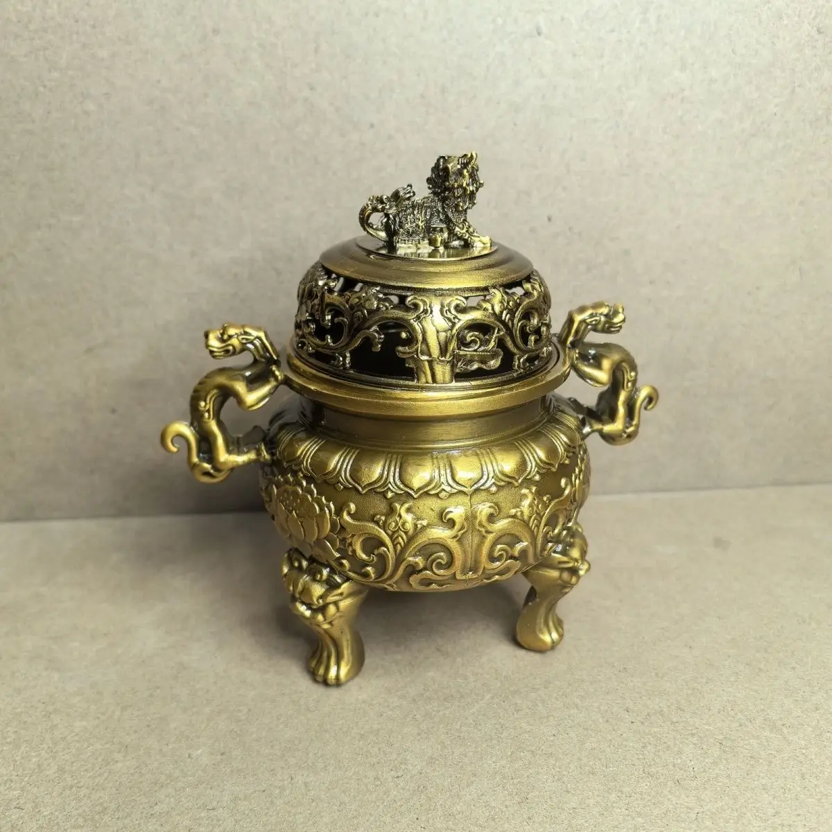Beast head with lid Erlong incense burner Indoor Buddhist hall tea ceremony sandalwood three-legged aromatherapy burner