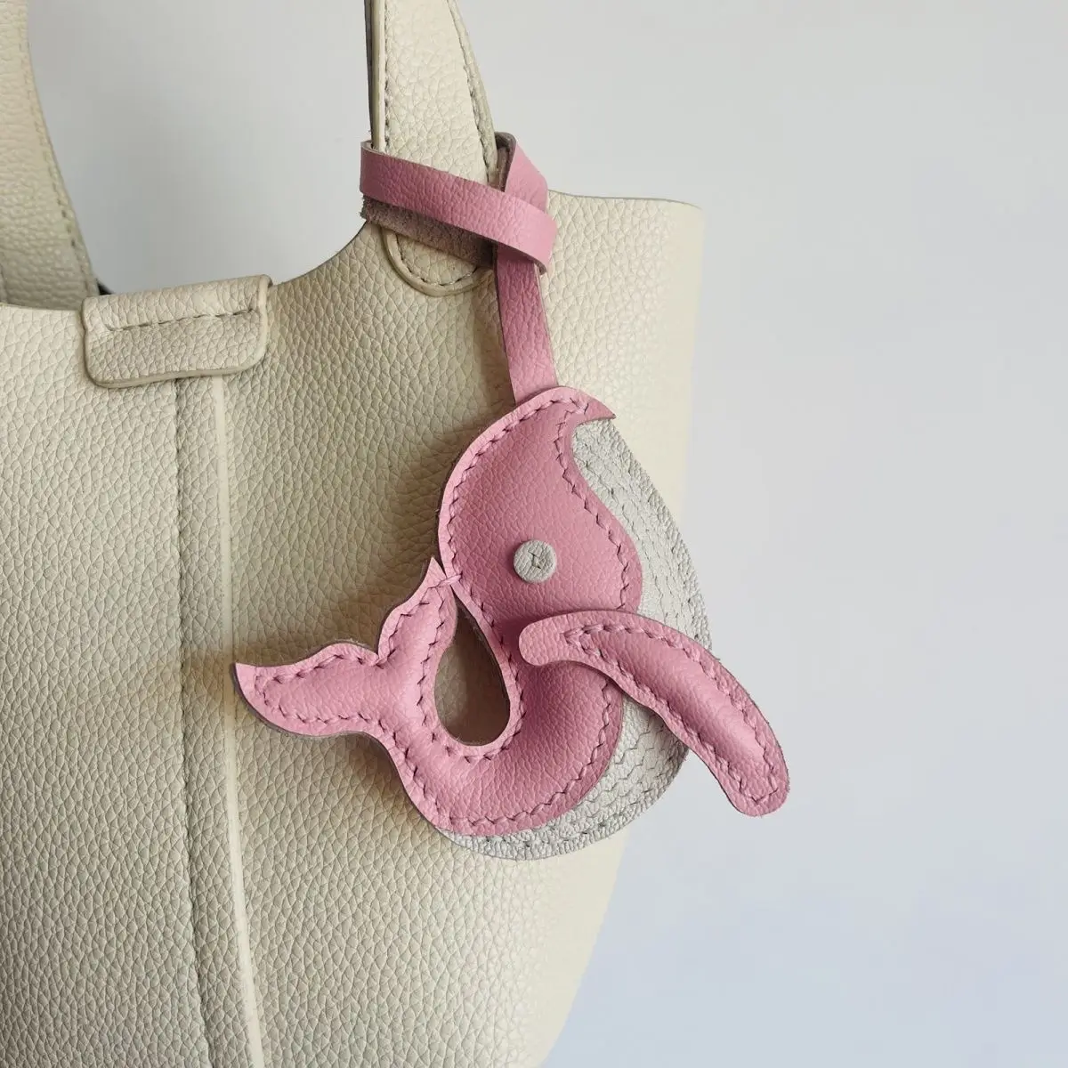 

Funny Genuine Leather Dolphin Keychain Shark Ocean Animal Dolphin Pendant Bag Charms Whale Car Keyring Bag Accessories