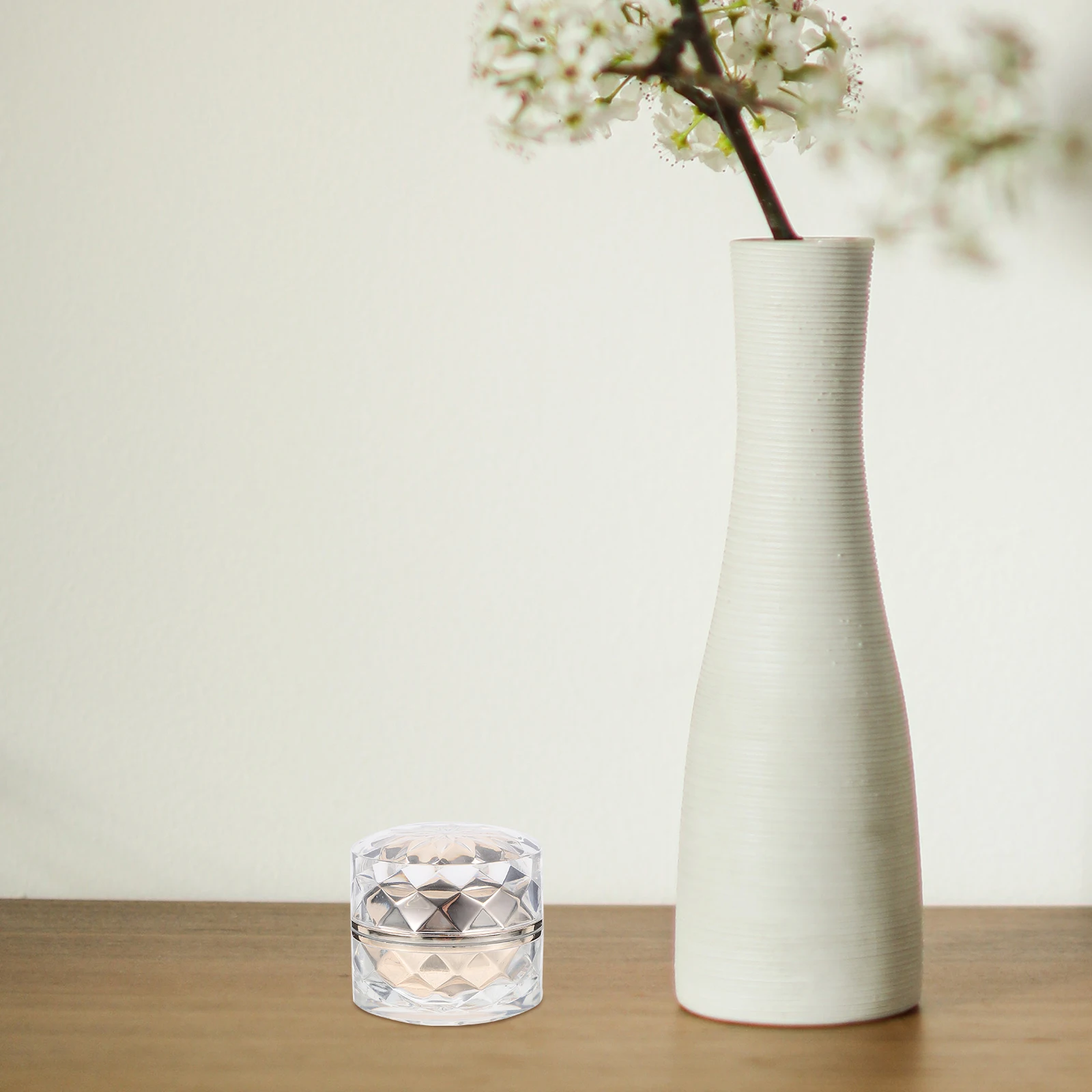 4 ชิ้น ภาชนะบรรจุครีมทาหน้าแบบเติมได้ ขวดขนาดเล็กพกพาสะดวก ขวดเก็บเครื่องสำอาง ภาชนะบรรจุครีมทาหน้า ขวดเครื่องสำอาง