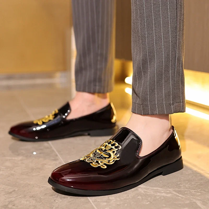 2025 New Men Dress Shoes Designer Embroidered Moccasins Luxury High Quality Men Casual Shoes Fashion Patent Leather Loafers Male