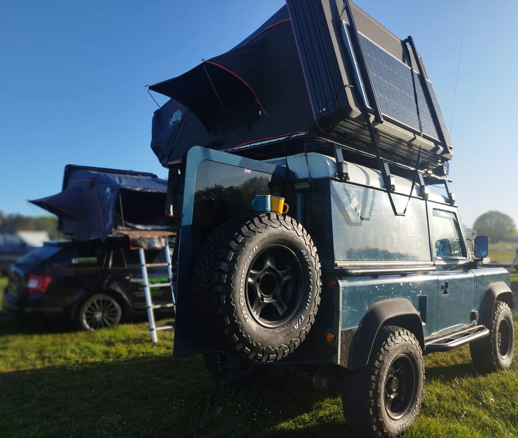 Professional Side Opening Rooftop Tent Hard Shell Car Roof Tent Top Aluminum Tent Box