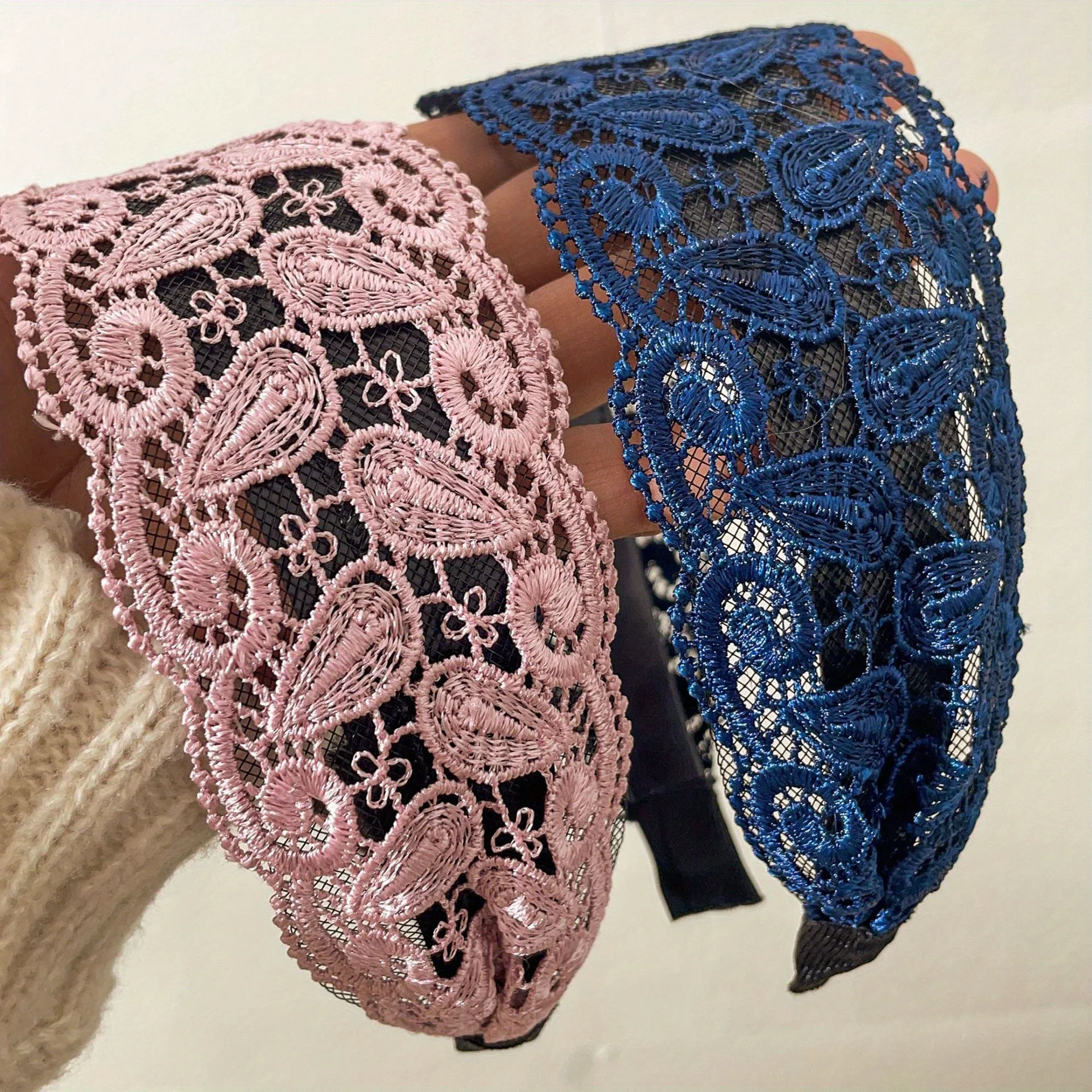 

Wide Mesh Headband with Teeth Non-Slip Breathable Design for Women Forest Style Facial Skincare Makeup Washing