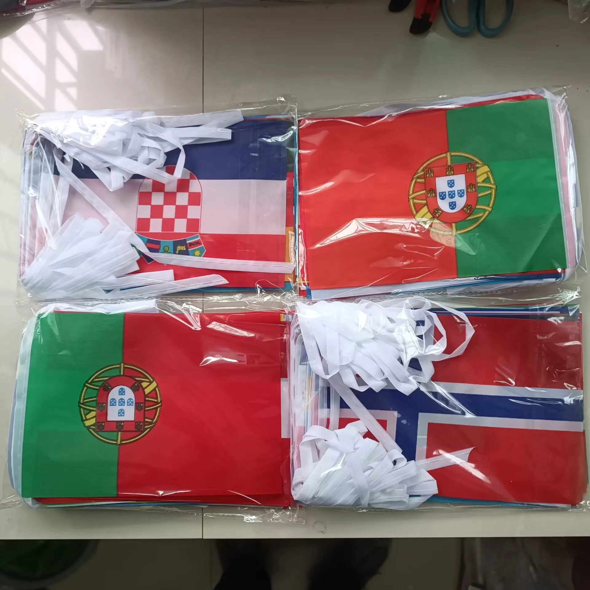 Xvggdg - 48 Banderas de Fútbol 2026 de 14x21cm, Banderas Pequeñas para Colgar, NUEVAS, Banderas de Países para Decoración de Bares