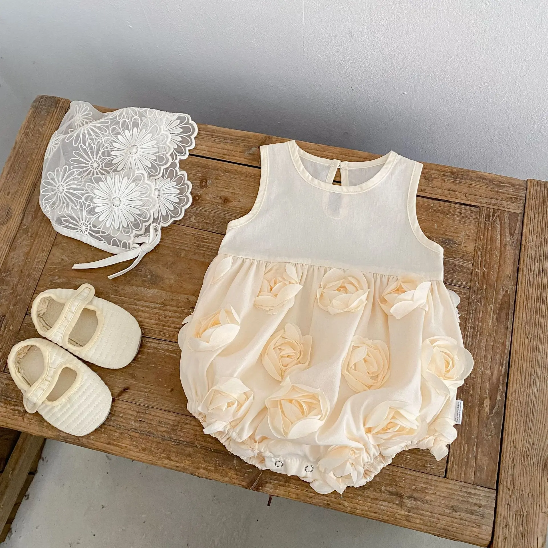 

Girls Sweet Rompers 2026 Summer Outfit New for Baby Girls Princess Dresses Vests Rose Bags Fart Clothes Jumpsuit