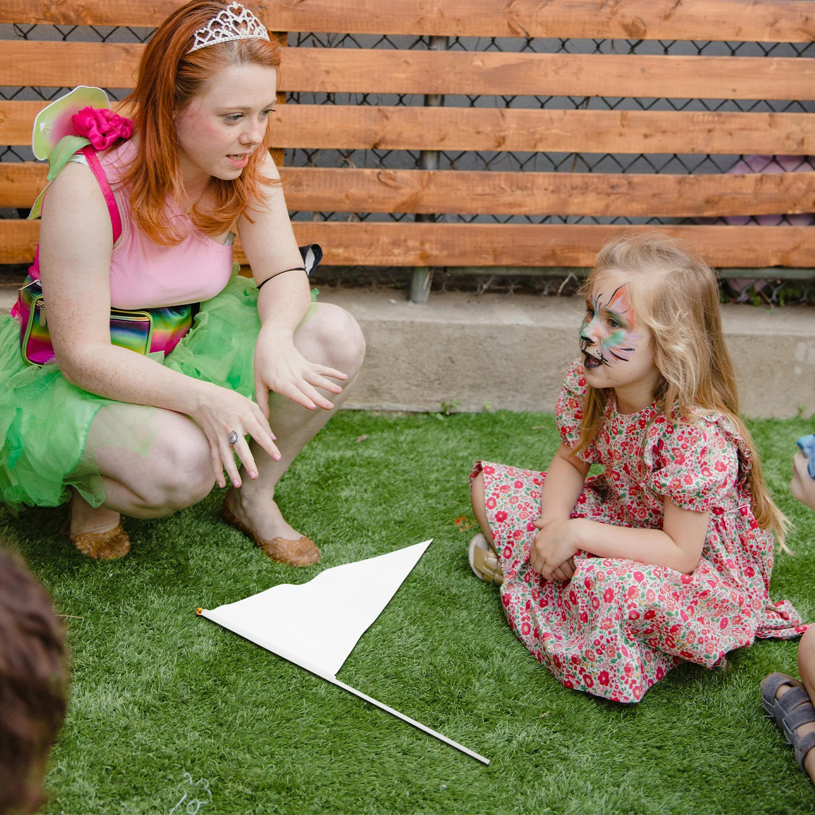 

20Pcs Mini Handheld Flags White Pennant Small Triangle Plain Plastic Flags for DIY Crafts Party Competition Lawn Marker