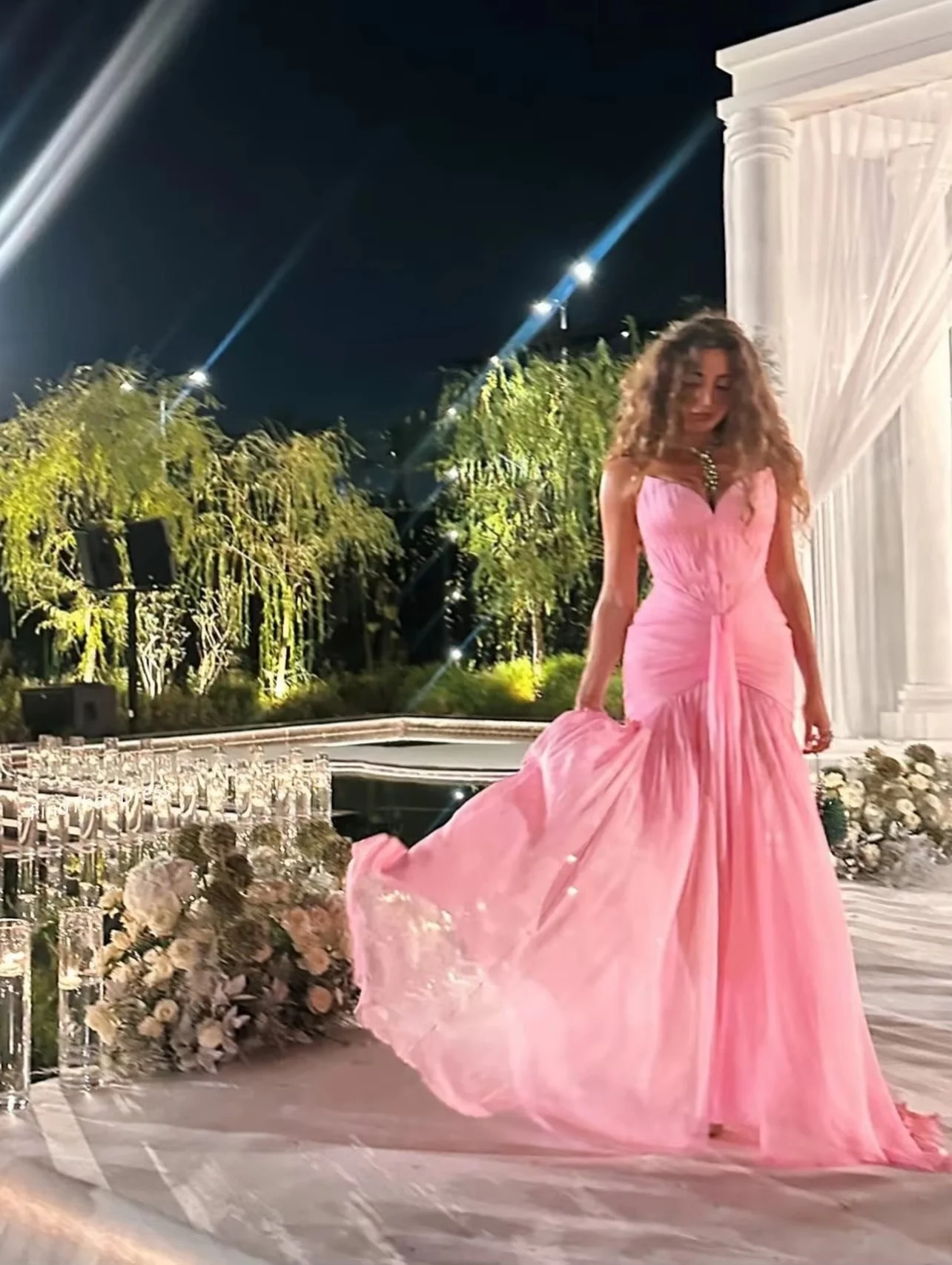 Women Strapless V Neck Chiffon Evening Dresses Side Slit Floor Length Formal Party Prom Gown Pleated Long Wedding Guest Dresses