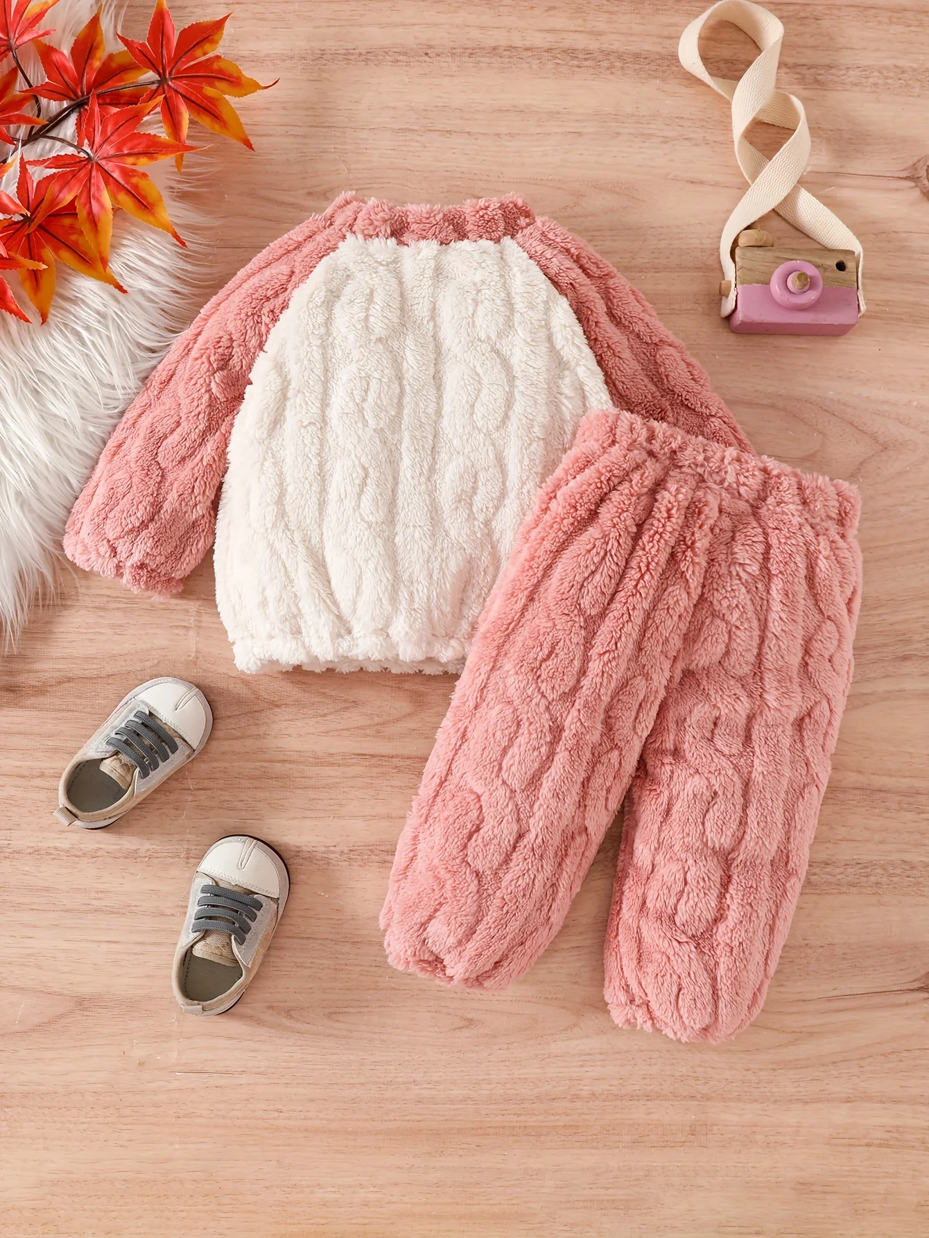 Baby girls 0-2 years old Fall/Winter furry warm clothing Cute cartoon embroidered top + comfortable furry pants