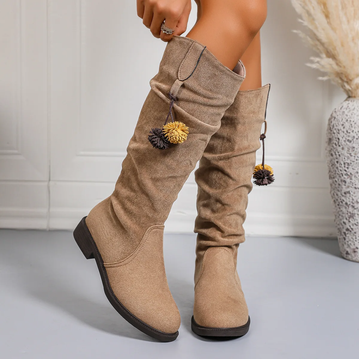 

The new stylish large-sized suede pleated pile boots for the autumn of 2025 are slimming high-top knight boots