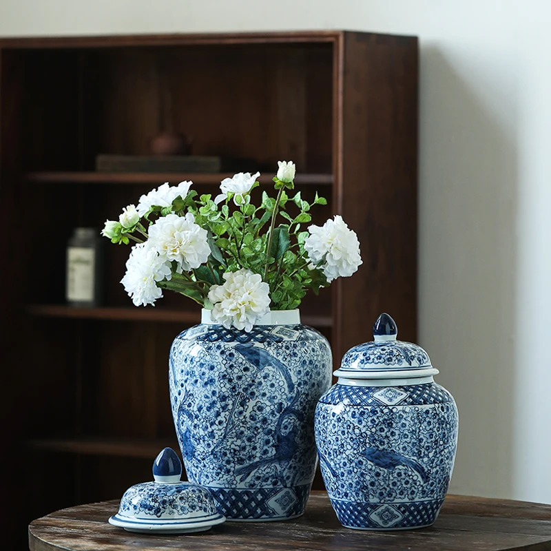 

Antique Ceramic Vase Fish-shaped Pattern Sealed Storage Jar Blue and White Porcelain Flower General Home Decor