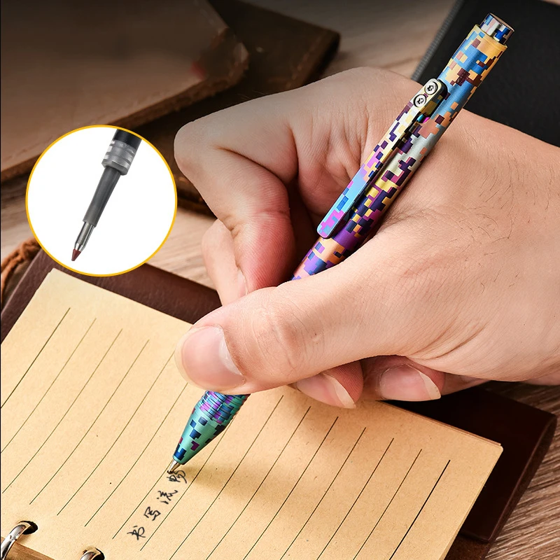 قلم تكتيكي محمول من سبائك التيتانيوم EDC للاستخدام الخارجي، قلم مسمار مموه رقمي، أداة كسر نافذة السيارة في حالات الطوارئ