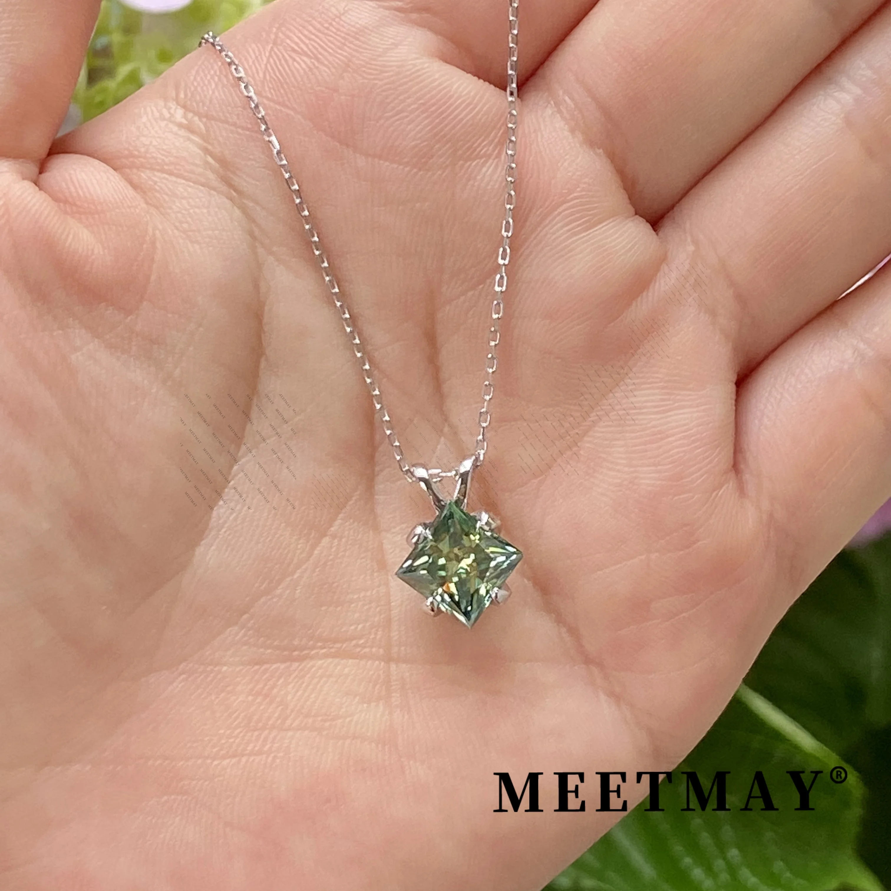 Thumbnail 2 - #12 Trending Moissanite Pendant Necklaces Right Now