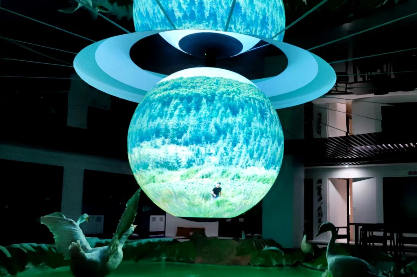 Spherical Led Screen Full-color Custom LED Spherical Display Screen Offers Eye-catching Display in Shopping Malls
