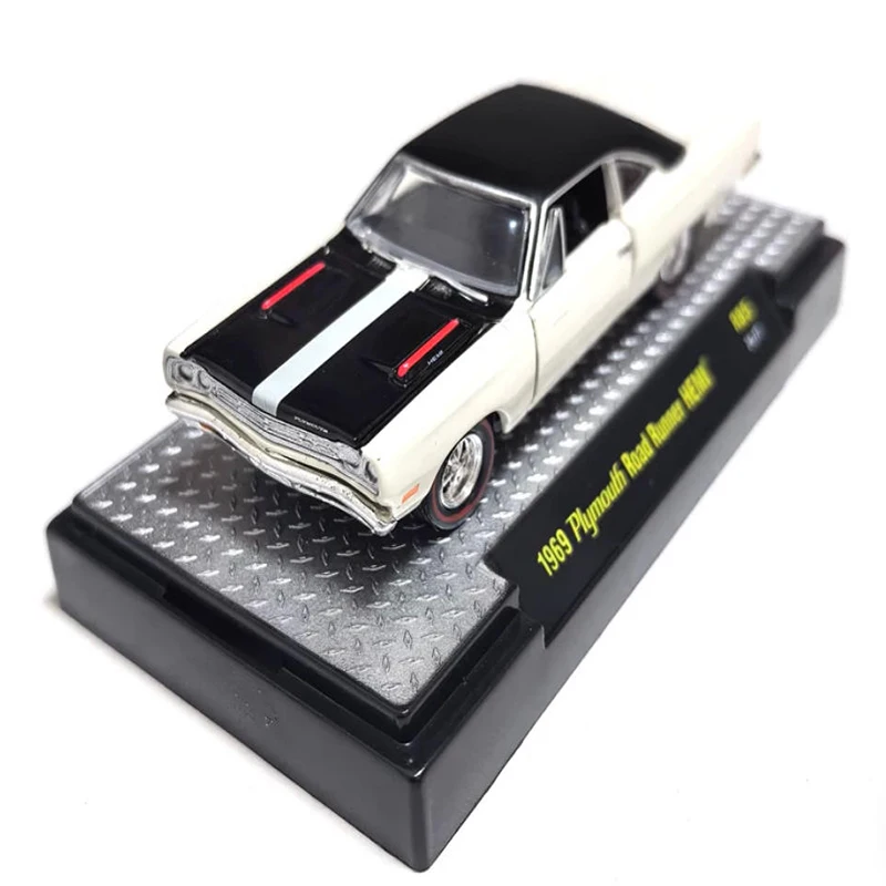 M2 Diecast 1:64 Scale 1969Plymouth Road Runner 1966 Dodge Charger Simulation Alloy Toy Car Model Static Decoration Display Gifts