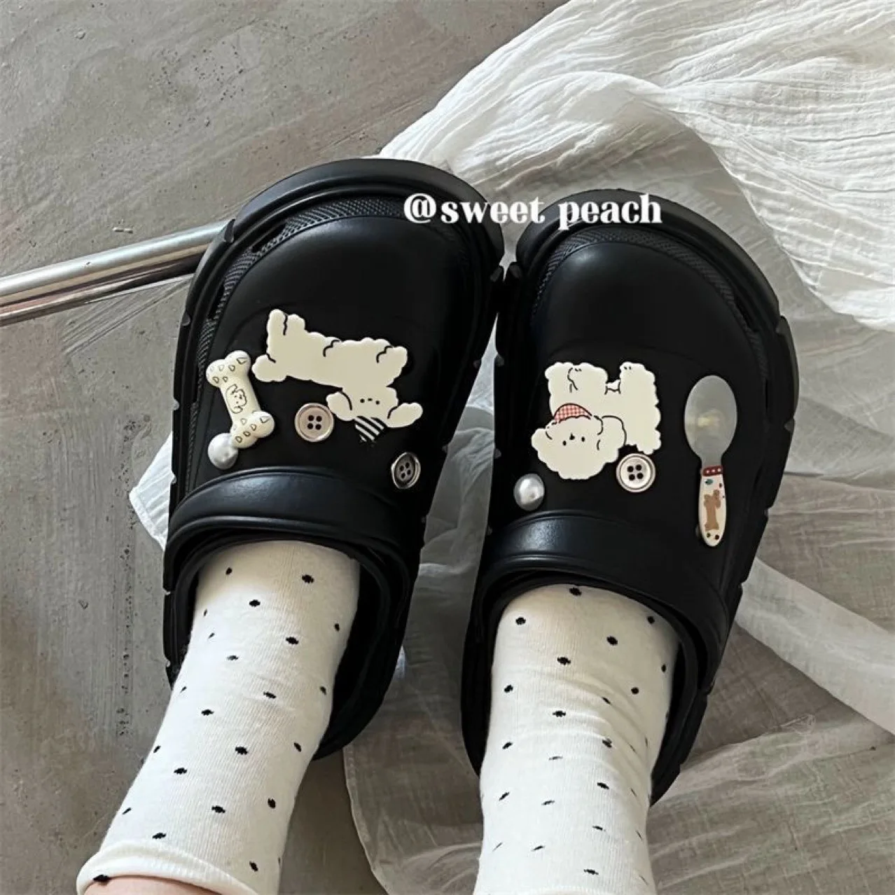 

Spoon Dog Thick Bottom Hole Shoes Women's Acrylic Button Shoes Flower DIY Decorative Accessories Shoe Button 3D Shoe Accessories