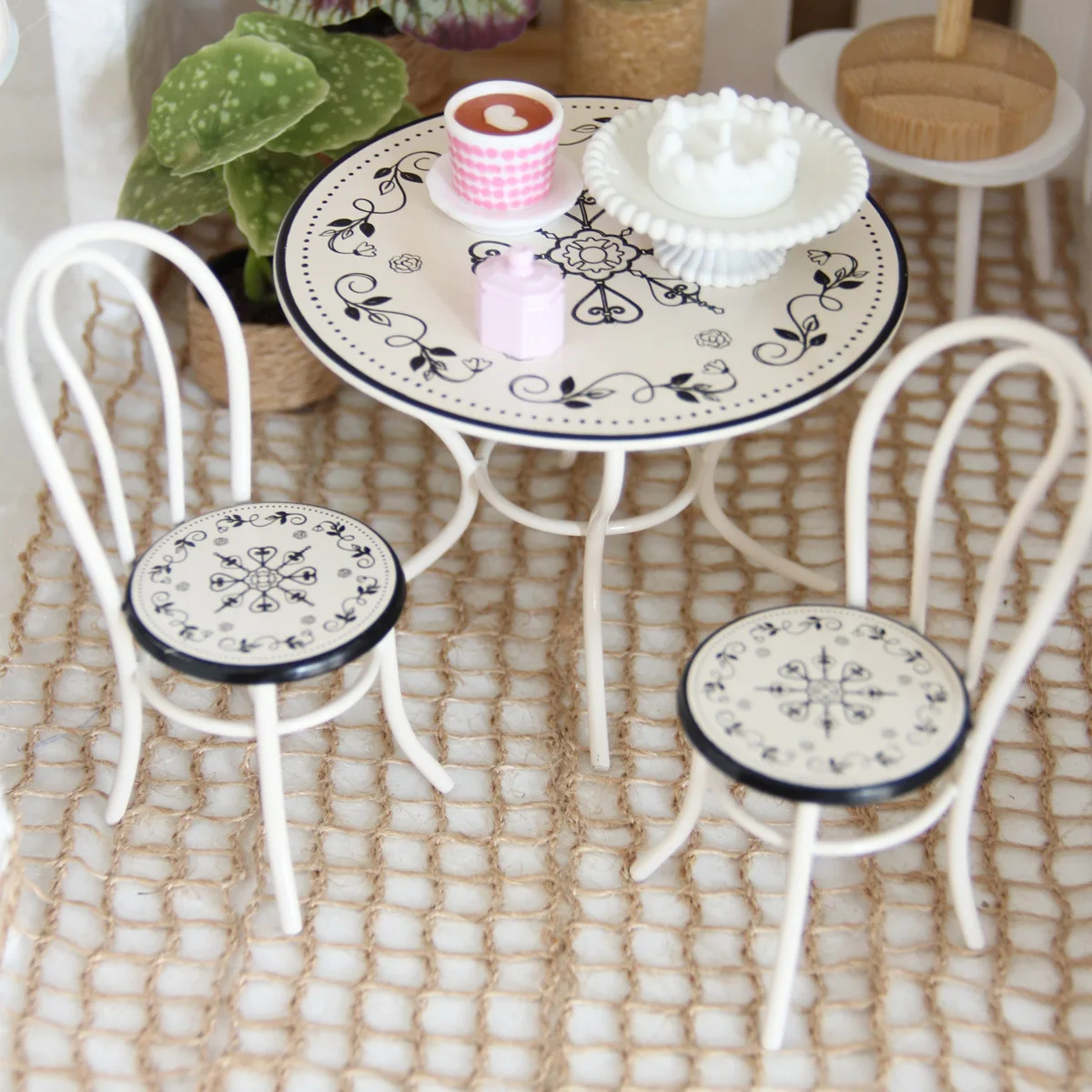 

Набор из 3 предметов: винтажный чугунный стол и стулья, миниатюрный кофейный столик, декор для DIY-сцен, аксессуары для кукольного домика