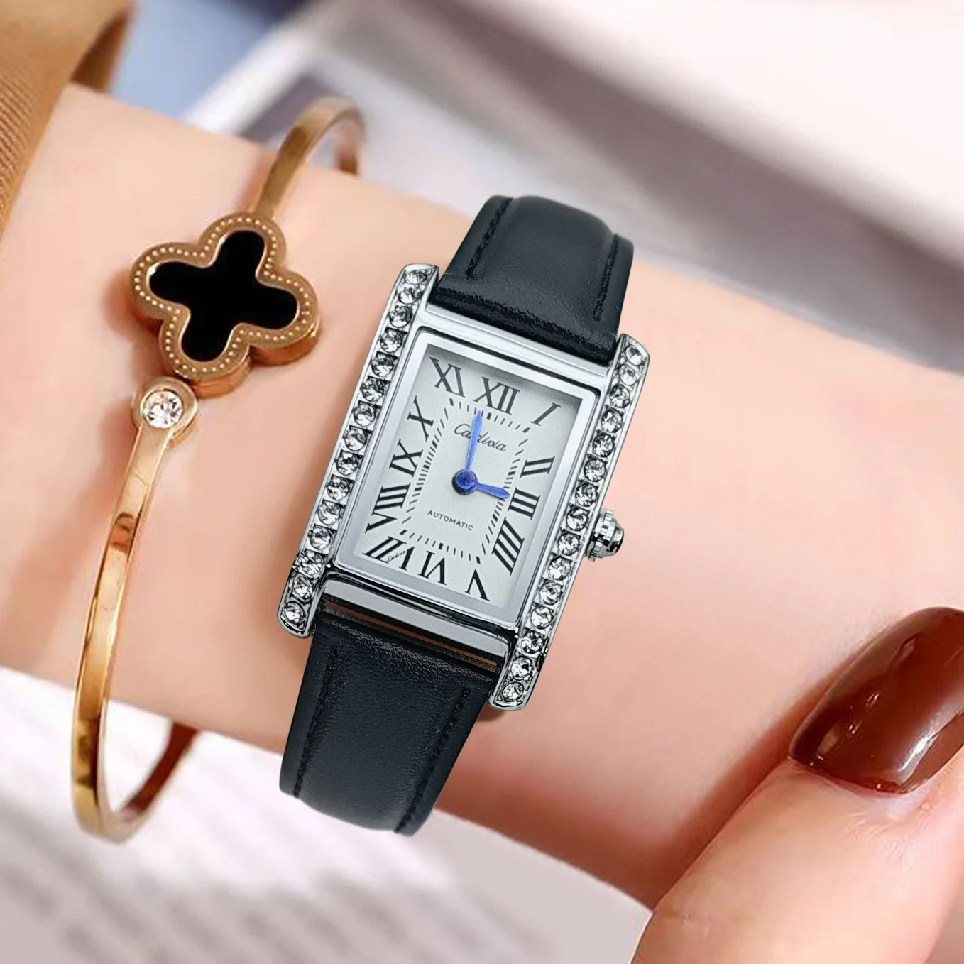 Trendy Square Rhinestone Women's Quartz Watch with Roman Numerals, Simple White Dial, Waterproof Steel Strap, Leather Strap, Women's Watch, Light Luxury Versatile Watch for Workplace and Parties, High Aesthetic Value Women's Watch, Ins-Style High-End Light Luxury Niche Watch, Exquisite Versatile Gift for Girlfriends on Holidays