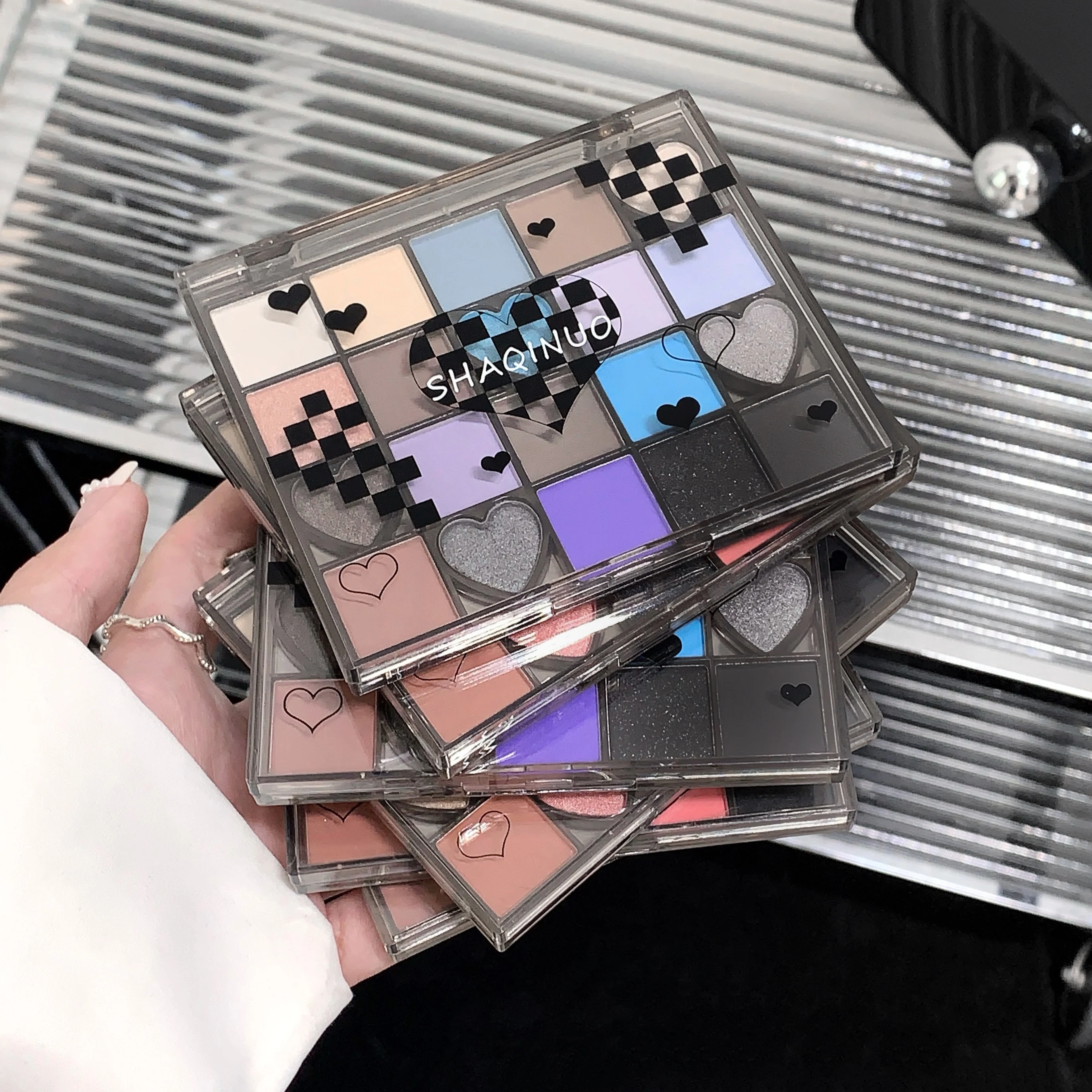 SHAQINUO 20-Color Eyeshadow Palette, Matte, Pearl and Glitter, Ultra-Smooth, Highly Pigmented for Every Occasion, Creative Looks