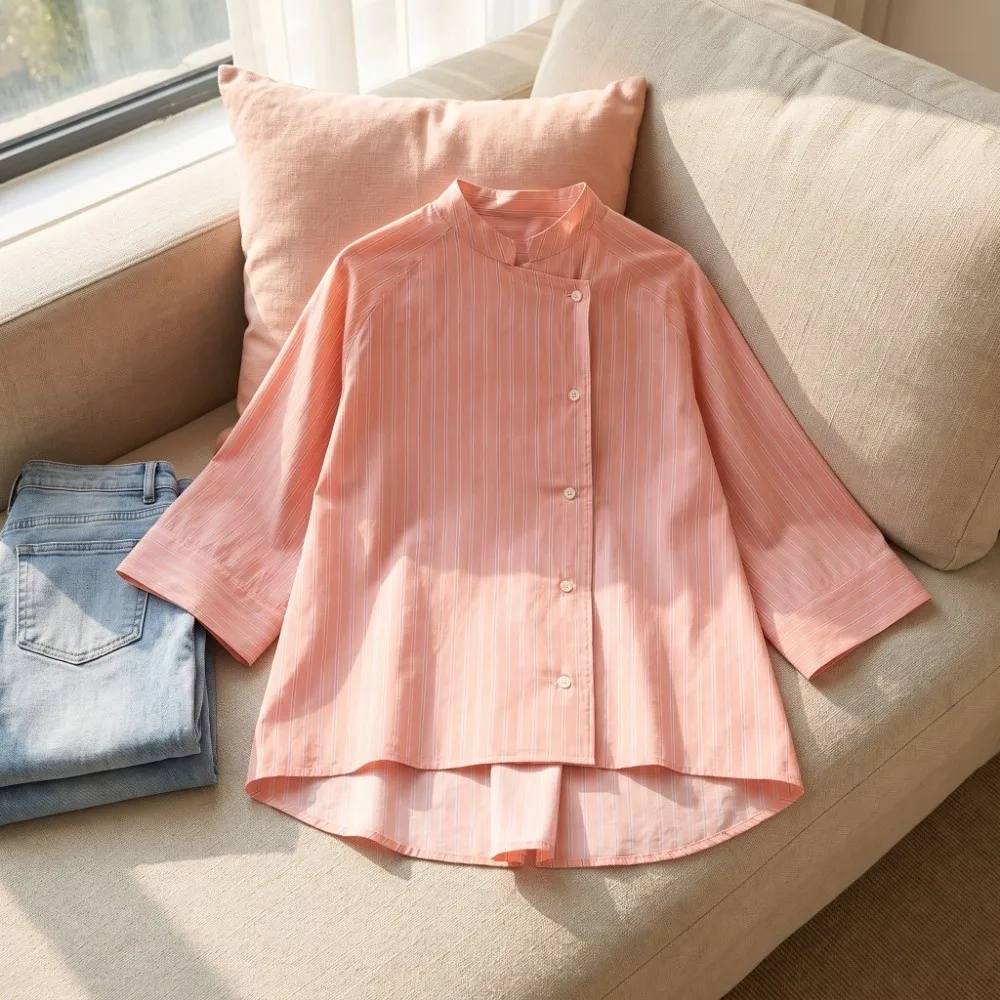 Gestreiftes, lockeres Hemd, elegantes Oberteil mit mittellangen Ärmeln und Knöpfen, europäisch-amerikanischer Stil, asymmetrische, lässige Bluse für Damen – Detail 6