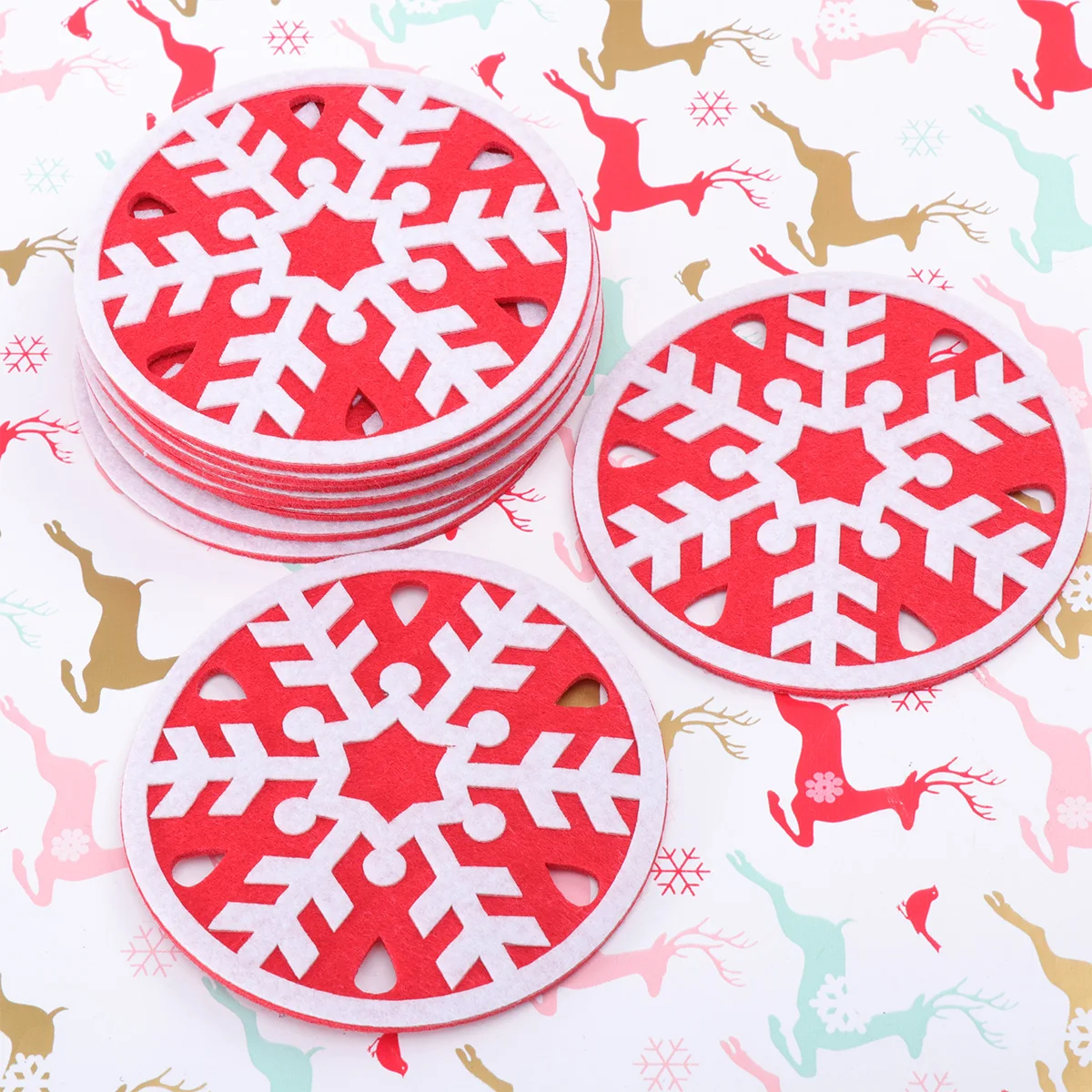 

10Pcs Christmas Felt Fabric Snowflake Coasters Round Drink Mats Heat Resistant Cup Protectors for Home Bar