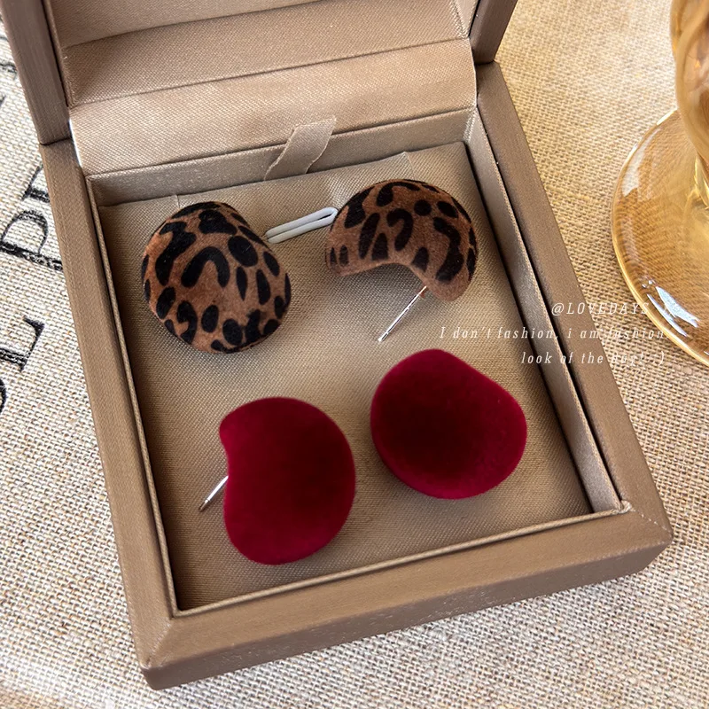 Earrings Vintage Flocked Leopard Wine Red Round Ball Stud Mini Women Fall Winter Party Daily Lightweight Niche Geometric Jewelry