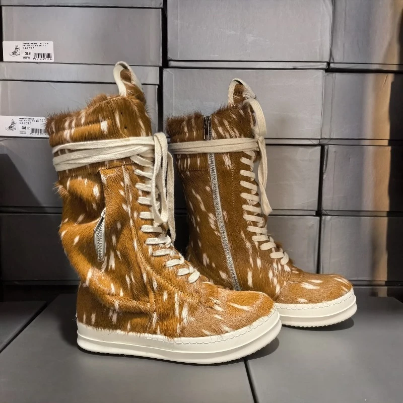 

Модные высокие кроссовки унисекс в стиле High Street с принтом в виде перевернутых треугольников и вставками из пони-волоса, на молнии