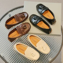 Scarpe mocassino per bambini mocassini per ragazzi mocassini con nappe antiscivolo scarpe Casual in pelle per bambini carini morbido slip-on pieghettato tinta unita 2023