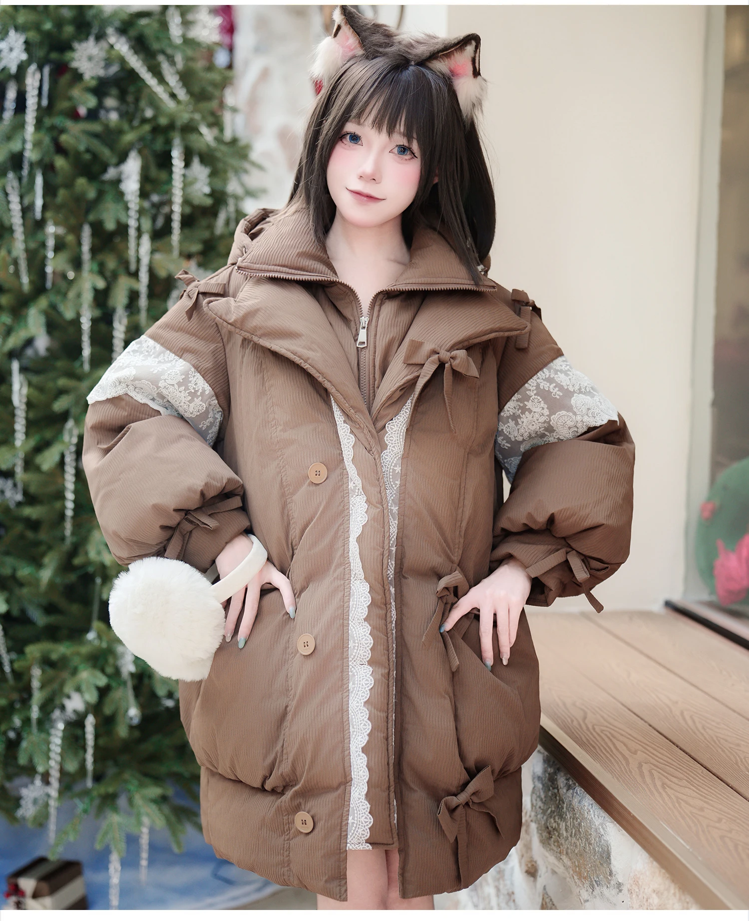 เสื้อโค้ทผ้าฝ้ายมีฮู้ดสำหรับผู้หญิง สไตล์น่ารักหวานๆ แต่งลูกไม้ ปักลายโบว์ อุ่นสบาย ทรงหลวม ใส่ได้หลายโอกาส สไตล์คาวาอี้ เหมาะสำหรับฤดูหนาว