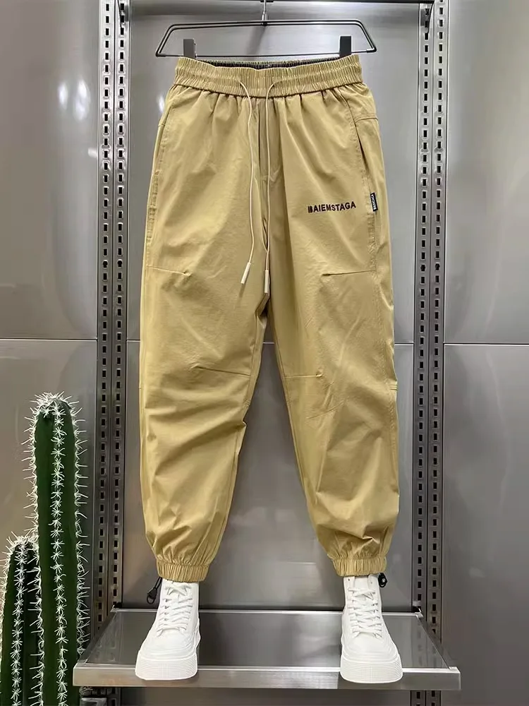 

Новинка 2023, мужская рабочая одежда с принтом, шаровары с эластичной резинкой на талии, свободные универсальные повседневные спортивные штаны с девятью точками и манжетами, модные лоу...