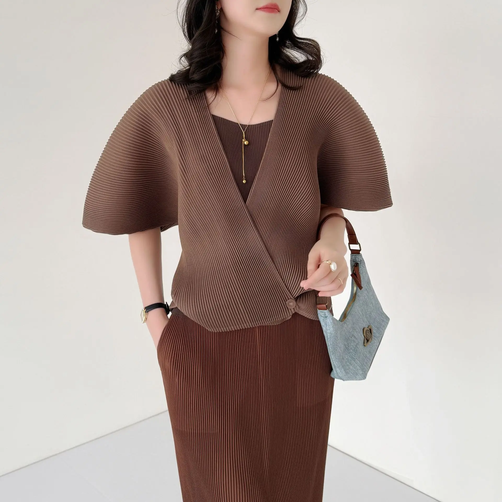 Japanese Korean-inspired Women Casual T-shirt Solid Colour V-neck Short-sleeved Loose Fit Plus Size Spring 2026 New Female