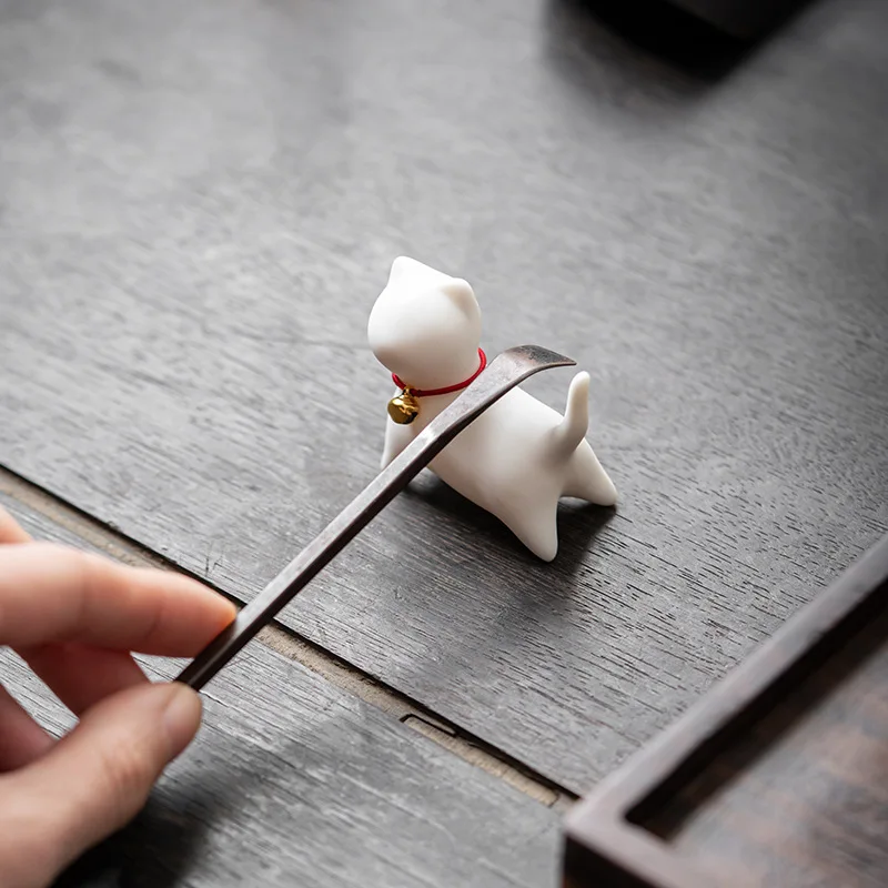 Creativity Handmade Ceramics Tea Pet Ornaments Cute Small Cat Statue White Porcelain Tea Figurine Crafts Boutique Tea Decoration