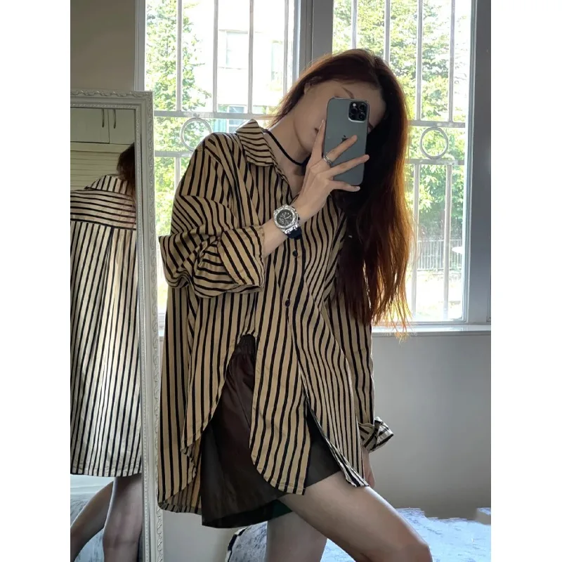 Blusa Casual Feminina de Manga Longa com Gola e Botões, Design Larguinho e Listrado, Primavera-Outono 2025