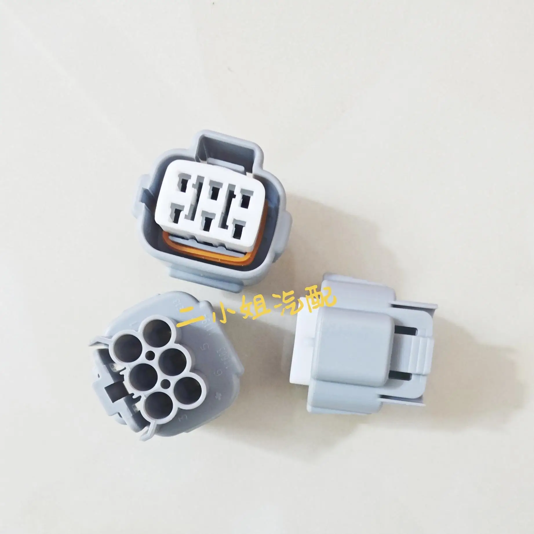 6P The Hole Is Suitable for the T oyota Camry Headlight Wiper Spray Motor Plug 6188-0175 6189-0323