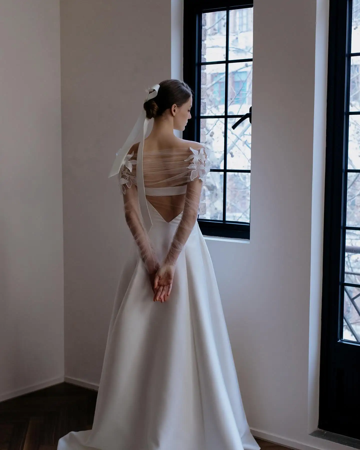 Off Shoulder Long Mesh Sleeve Wedding Dress Ivory Satin Bridal Gown 3D Flower Appliques Backless A Line Bride Dress For Wedding