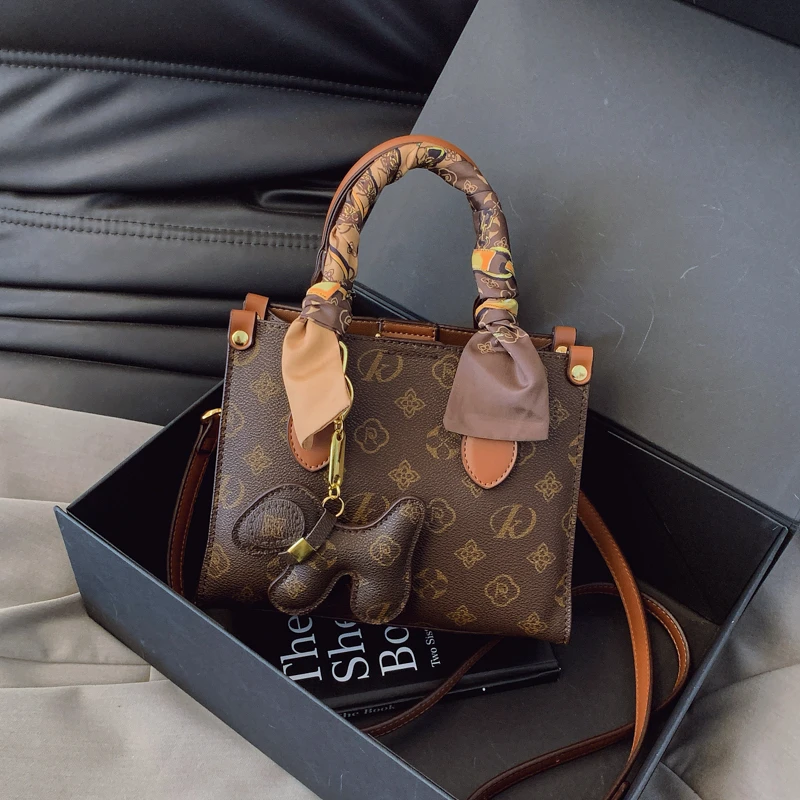 حقيبة يد نسائية خفيفة الوزن - حقيبة كتف جلدية فاخرة مصممة عبر الجسم ومحفظة نسائية مدمجة