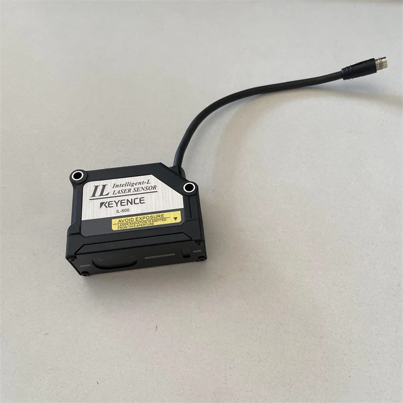 Con garantía Productos de control industrial de alta calidad originales en stock Sensor de desplazamiento láser Keyence IL-600 con un año