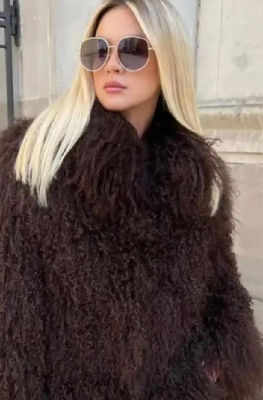 سترة من جلد الغنم المنغولي الأصلي برقبة عالية لمعطف الشتاء الدافئ للنساء 2025