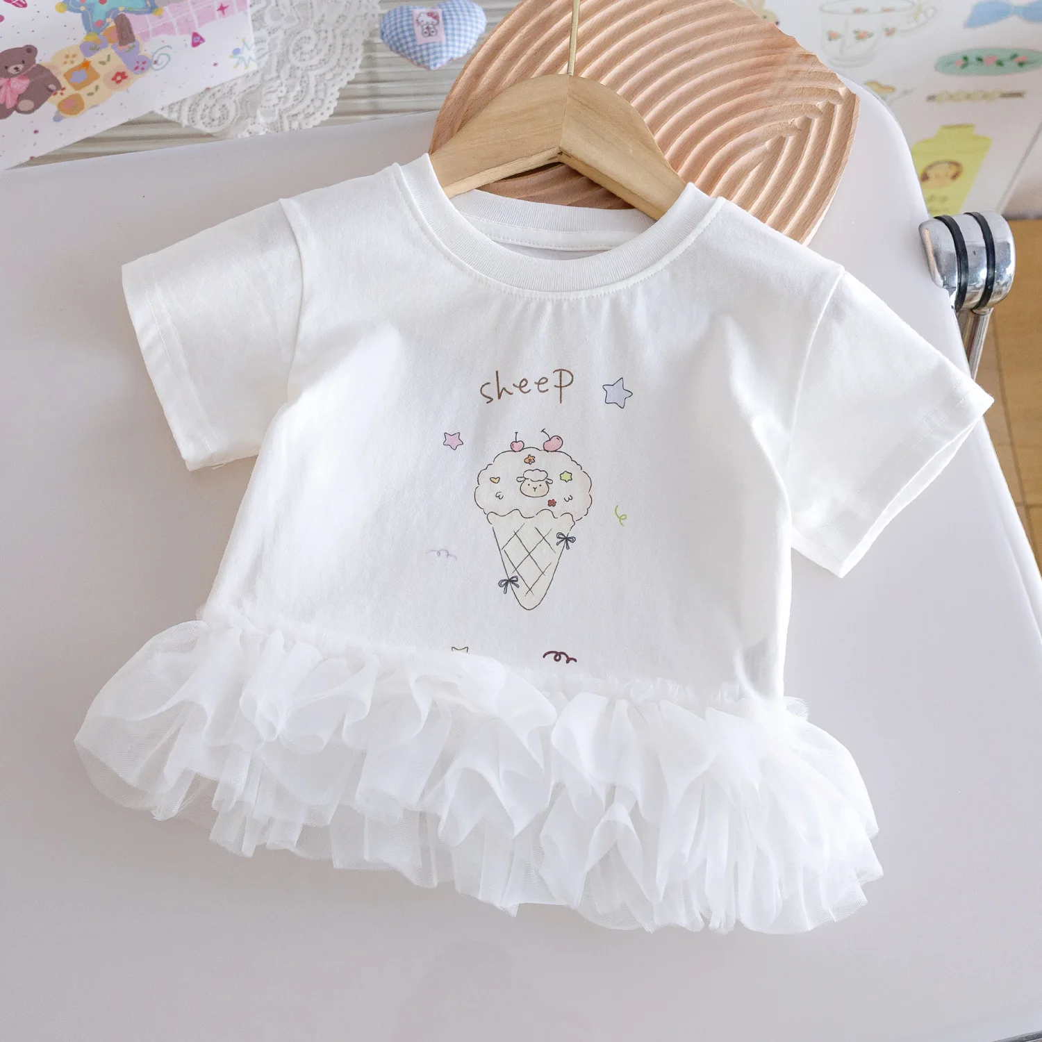 Casual versatile short sleeved skin friendly T-shirt summer new lace lace ice cream printed top