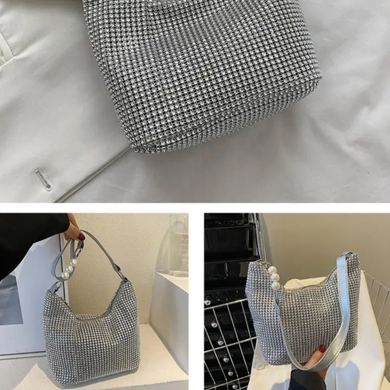 D46D Стоящий на плече на плеч