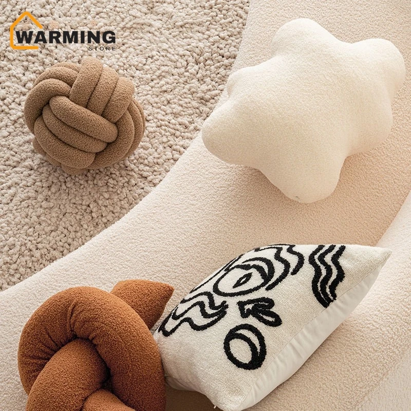 

Warming Fun And Unique Lamb Wool Pillows For Homestays With Cream Style Decoration High-end Sofas For Lumbar Support New 2024