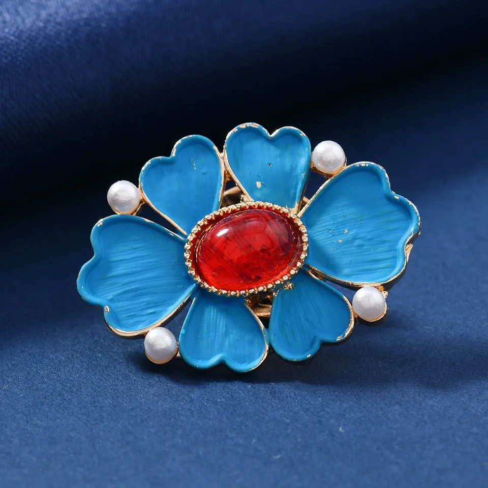 Vintage Enamel Blue Flower Brooch Elegant Floral Brooches Faux Pearl Accents Classic Gold-Tone Lapel Women Parties Daily Wear