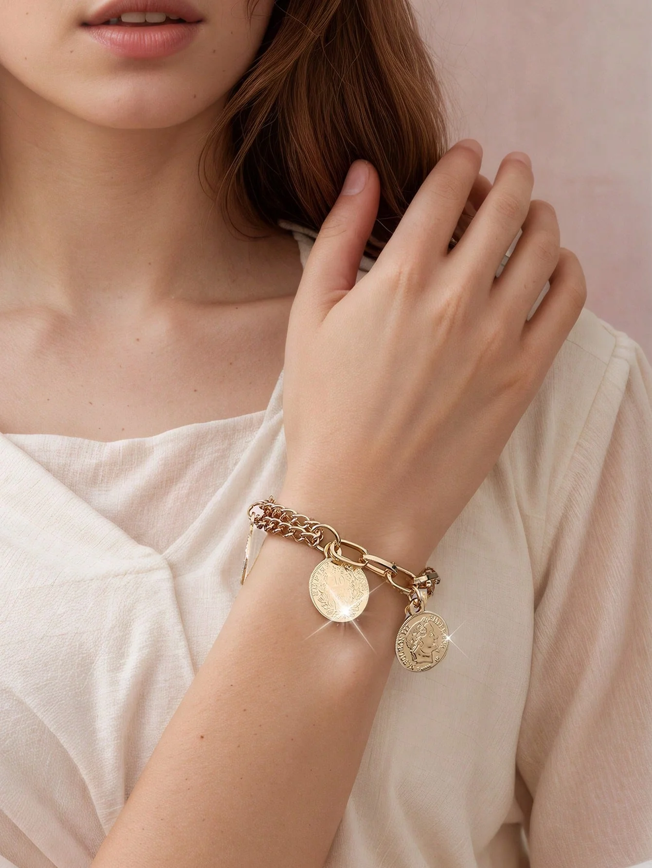 

Ladies' fashionable bracelet in Turkish coin shape A ladies' festival gift wedding banquet ornament suitable for daily wear