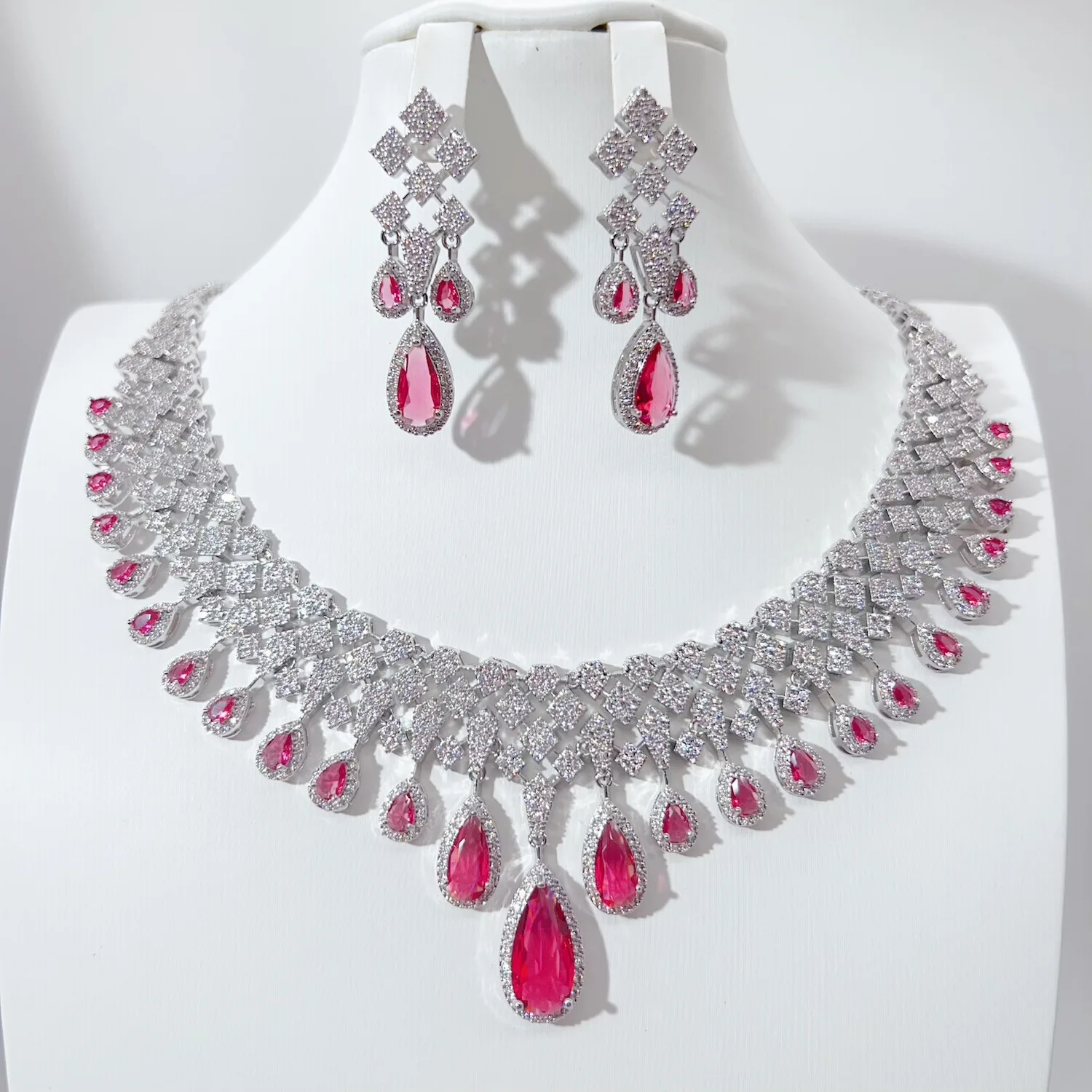 Luxury Red Blue Gemstone Necklace Earrings 2Pcs Set Inlaid Cubic Zirconia Women Light Luxury Wedding Banquet Dress Accessories P