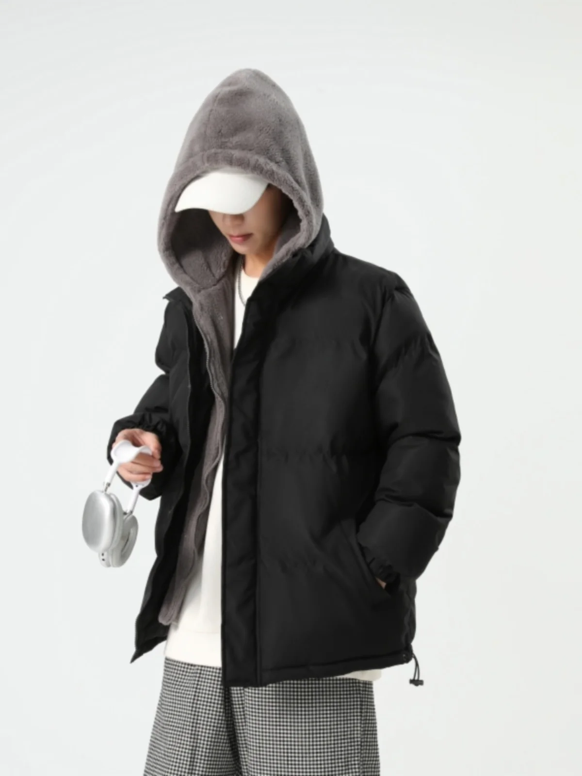 

Мужская утепленная хлопковая куртка: модная зимняя модель свободного кроя, легкая, теплая, с подкладкой из полиэстера, длинными рукавами и застежкой-молнией.